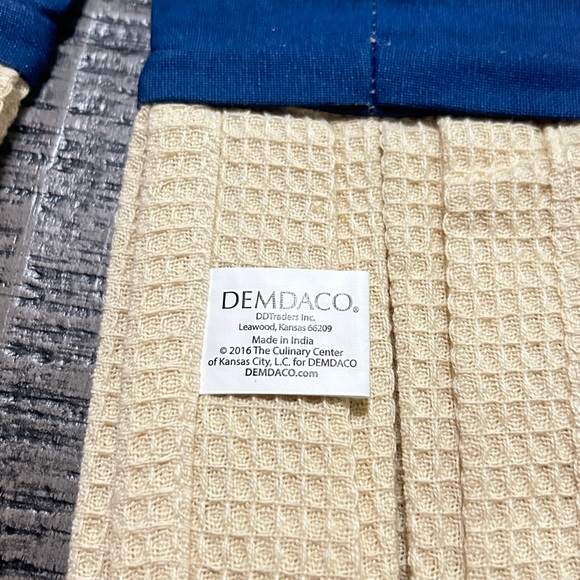 New Demdaco Cream and Blue Kitchen Boa - Picture 9 of 9